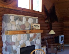 Entire House / Apartment Private Log Lodge Nestled In Chippewa National Forest On Secluded Lake. (Remer, USA)