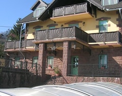 Khách sạn Balatoni Panoráma Villa (Balatonalmádi, Hungary)