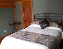 Bed & Breakfast Strong Timbers BnB (Hanwell, Canada)