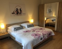 Casa/apartamento entero For Families And Small Groups - Beautiful, Large And Stylish 3 Room Apartment (Schönau, Alemania)