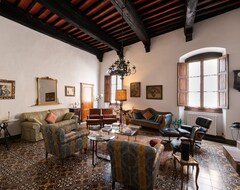 Hotel Suites (San Gimignano, Italy)