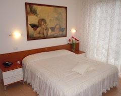 Hotelli Albergo Elvira (Salsomaggiore Terme, Italia)
