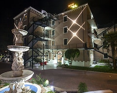 Momi's Hotel (Cavarzere, İtalya)