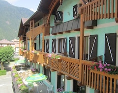 Khách sạn Hotel Alpina (Pinzolo, Ý)