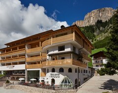 Mountain Hotel Mezdí (Calfosch, Italy)