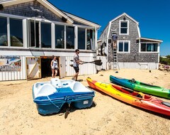 Hotel (The Mermaid House) At The Onset Beach Compound (Wareham, USA)