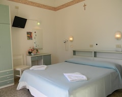 Khách sạn Hotel Urania (Rimini, Ý)