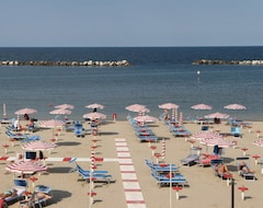 Hotel Touring Spiaggia (Bellaria-Igea Marina, Italia)