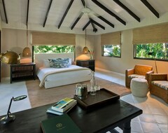 Hotel Air-Conditioned King-Bed Suite W/ Amazing Views, Balcony, & Wifi (Punta Gorda, Belize)