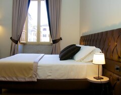 Hotel Piazza Farnese Luxury Suites (Rome, Italy)