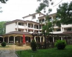Khách sạn Hotel Spa Park (Karnobat, Bun-ga-ri)