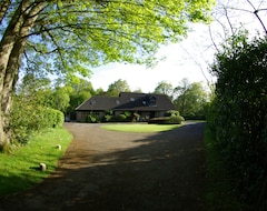 Koko talo/asunto Birchwood (Horsham, Iso-Britannia)