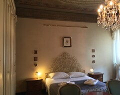 Bed & Breakfast Dimora 800 (Ferrara, Ý)