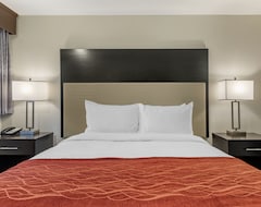 Hotel Comfort Inn & Suites Tigard near Washington Square (Tigard, USA)
