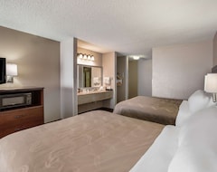 Hotel Quality Inn & Suites Lawrence - University Area (Lawrence, Sjedinjene Američke Države)