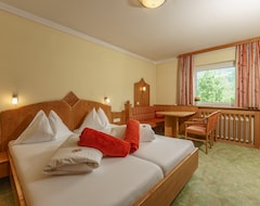 Khách sạn Sport & Familyhotel Bärenwirt (Aich, Áo)