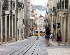 Khách sạn Bica Attic In The Historical Part Of The District São Paulo, Overlooking The Tagus (Lisbon, Bồ Đào Nha)