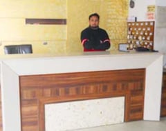 Khách sạn Hotel First (Ludhiana, Ấn Độ)