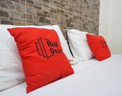 Hotel RedDoorz Plus @ Ciumbuleuit Area (Bandung, Indonezija)