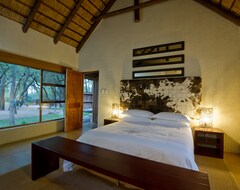 Khách sạn Indlovu River Lodge (Hoedspruit, Nam Phi)