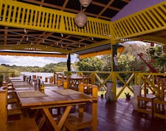 Khách sạn Manati Lodge (Iranduba, Brazil)