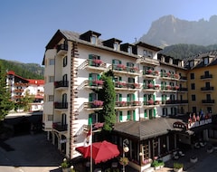 Khách sạn Grand Hotel Des Alpes (San Martino di Castrozza, Ý)