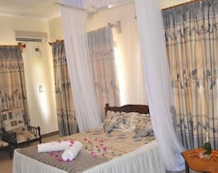 Khách sạn Platinum House (Shanzu Beach, Kenya)