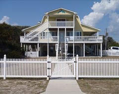 Khách sạn Beach Barn With Great Ocean View, 2nd Row (Emerald Isle, Hoa Kỳ)