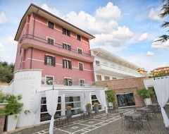 Hotelli Albergo La Pace (Segni, Italia)
