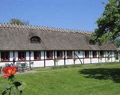 Khách sạn Kirsebaerkroen - The Inn Between (Præstø, Đan Mạch)