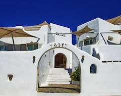 Hotel Yades Suites - Apartments & Spa (Naoussa, Greece)