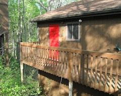 Toàn bộ căn nhà/căn hộ Beautiful Treehouse 2-bedroom Condo Just Inside Lake Cumberland State Park ! (Jamestown, Hoa Kỳ)