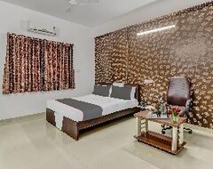 Hotelli Oyo Collection O 88225 Hotel Knox (Surat, Intia)
