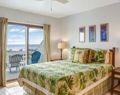 Aparthotel Oceanfront 3 bed/2 bath 3 level Townhome sleeps 8.Updated kitchen, pool,Linens provided. (Fernandina Beach, Sjedinjene Američke Države)