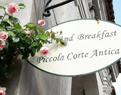 Bed & Breakfast Piccola Corte Antica (Dello, Ý)