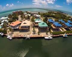 Casa/apartamento entero 2 Bedroom And A Loft-sleeps 5! Large Boat Dock! 2 Min To Ocean - Remodeled (Marathon, EE. UU.)