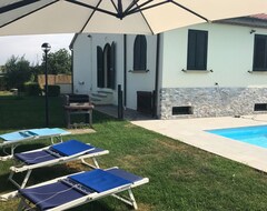 Cijela kuća/apartman Houses / Villas - 5 Rooms - 6/8 Persons (Cecina, Italija)