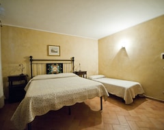 Hotel DivinPeccato (Castiglione del Lago, Italy)