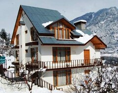 Hotel Snow Crown Cottage (Manali, India)