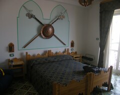 Hotel Rooms B&B Albergo Riviera (Maiori, Italy)