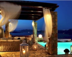 Hotel Michaela Residence (Akrotiri, Greece)