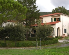 Otel Il Poggetto (Castellina Marittima, İtalya)