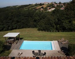 Toàn bộ căn nhà/căn hộ Basque Farmhouse With Pool (Mouguerre, Pháp)