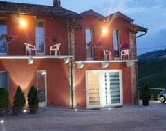 Khách sạn Red Wine Camere (La Morra, Ý)