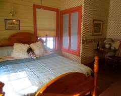 Carriage House Bed & Breakfast (Winona, USA)