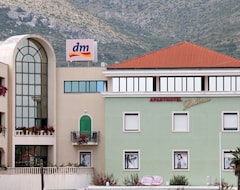 Khách sạn Aparthotel Bellevue (Trogir, Croatia)