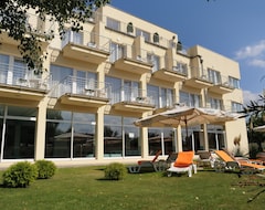 Khách sạn Két Korona Konferencia és Wellness Hotel (Balatonszárszó, Hungary)