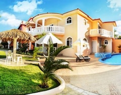 Koko talo/asunto Sosua Bachelor Party Italian Villa Price Match (Sosua, Dominikaaninen tasavalta)