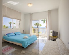Khách sạn Sunset Beachfront Villa Meneou (Larnaca, Síp)