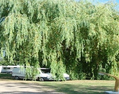 Camping Le Rochat Belle Isle (Châteauroux, Francia)